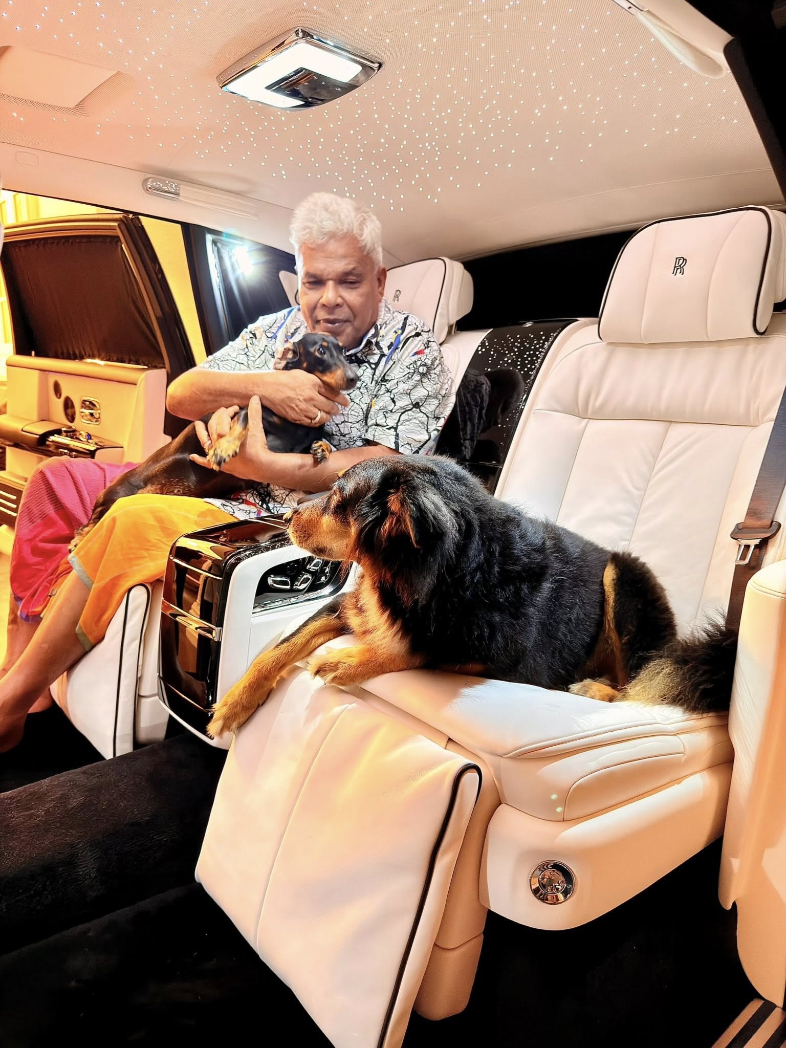 dudley rolls royce with dogs